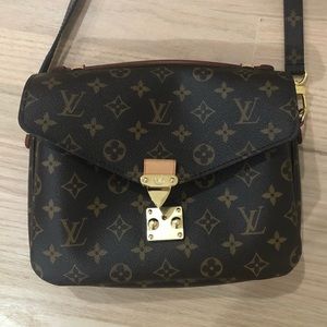 Authentic Louis Vuitton Pochette Metis